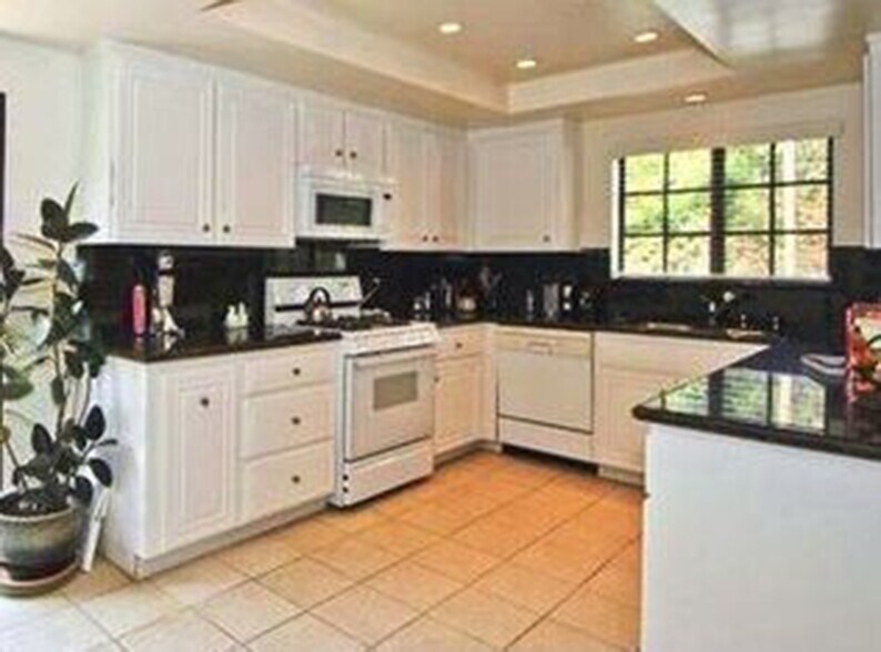 Kitchen - 810 Stanford St