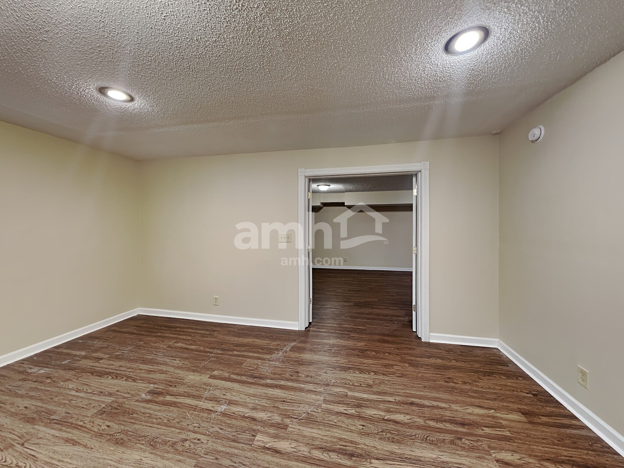 Building Photo - 143 E Pine Ridge Dr