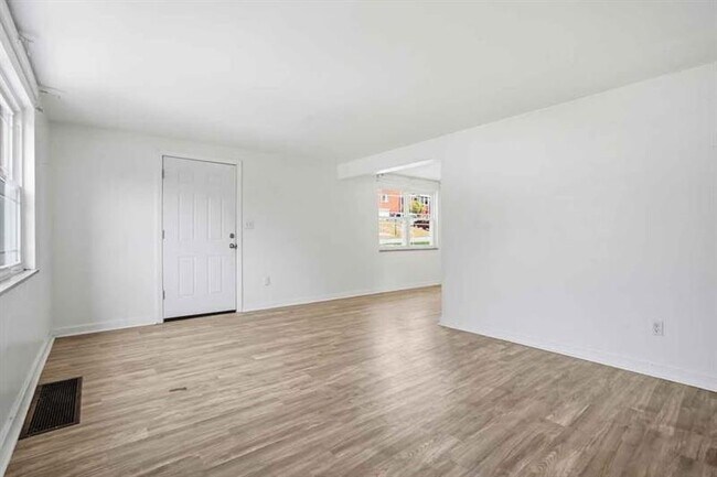 Building Photo - 1219 Circle Dr