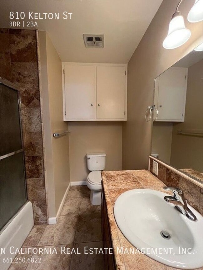 Building Photo - 810 Kelton St