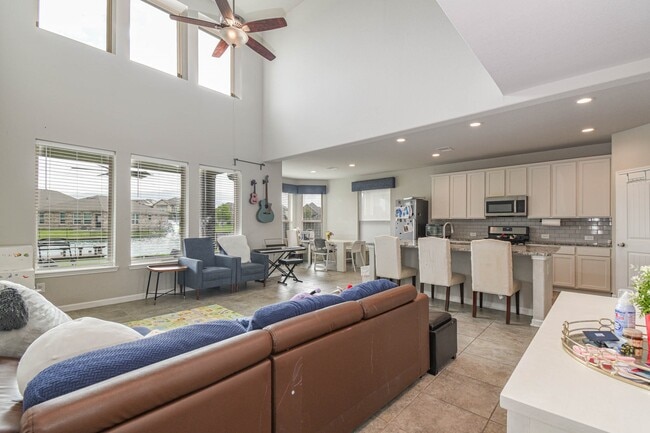 Building Photo - 3627 Lake Bend Shore Dr