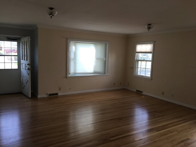 Building Photo - Beautiful, Unique 4 Bedroom Home for Rent