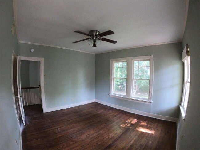 Building Photo - 824 Oakwood St