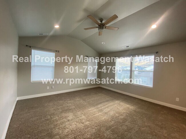 Building Photo - Rent This Beautiful 3 Bedroom 2.5 Bathroom...