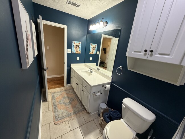 Building Photo - 2418 Canterbury Ln