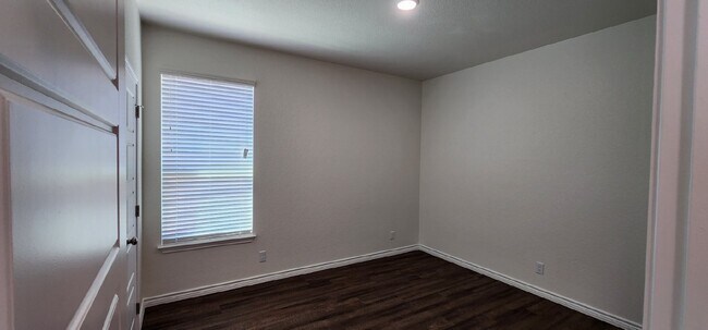 Building Photo - Act fast!  Don't let this opportunity slip by. Contact us today to schedule your showing!