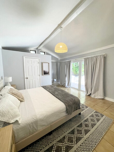 Primary Photo - 852 96th Ave N