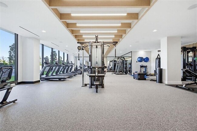 Building Photo - 2425 Peachtree Rd NE