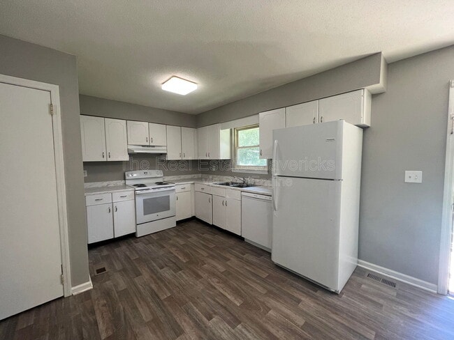 Building Photo - 5056 Shoals Ln