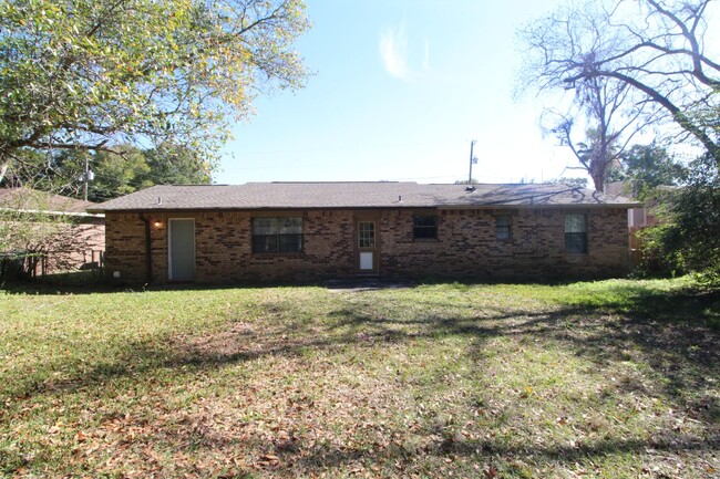 Building Photo - Charming 3-Bedroom, 2-Bath Home with Fence...