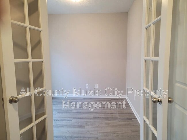 Building Photo - 310 Negri Ct
