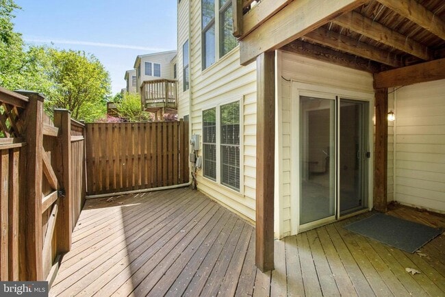 Building Photo - 4037 Fairfax Center Hunt Trail