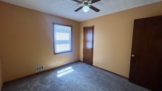 Building Photo - 6460 Lake Esther Dr