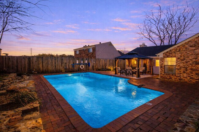 Building Photo - 4629 Amherst Ln