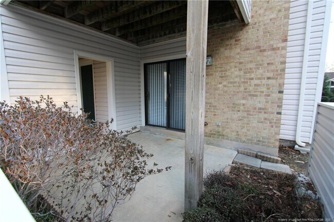 Building Photo - 118 Manhattan Ct