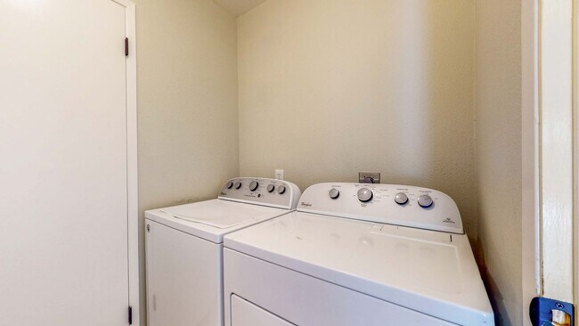 Building Photo - PURE Property Management Presents: Beautiful 3 Bedroom/2 Bath in Santa Rosa!