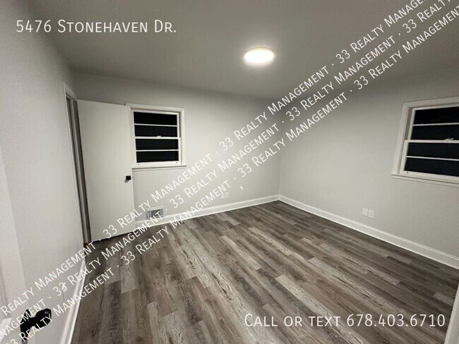 Building Photo - 5476 Stonehaven Dr