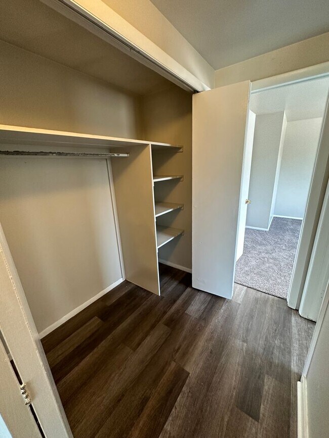 Building Photo - Updated 1 bedroom/1 bath in Edgewater! 1st floor Unit! Secure Building- Off Street Parking