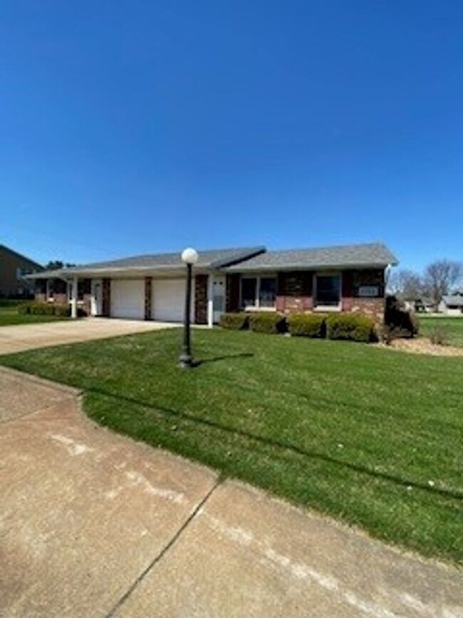 Building Photo - 1312 Co Rd 6