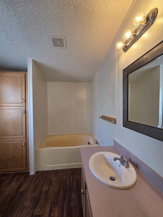 Building Photo - 5914 Sassy Rose Dr