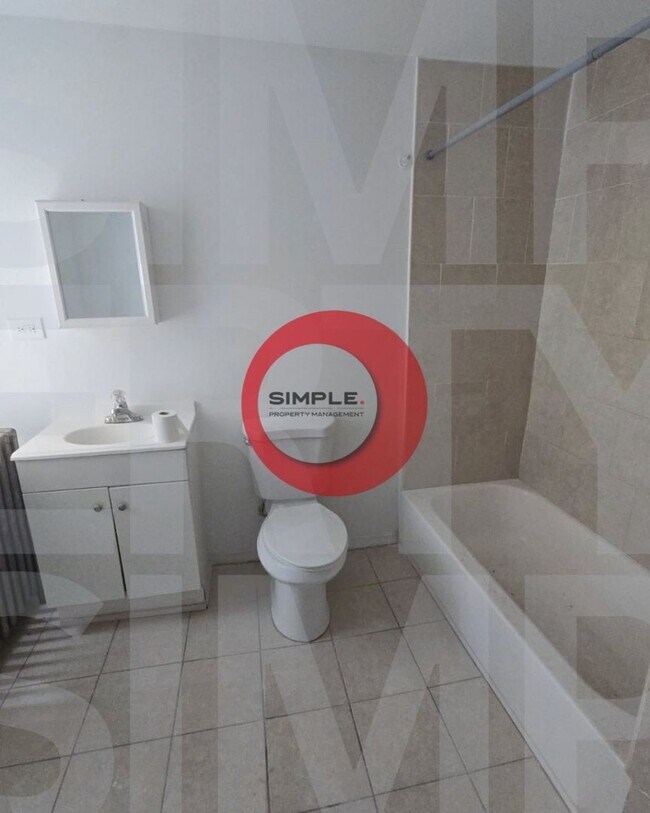 Building Photo - 4 Bedroom / 2 bathroom house