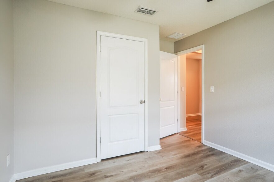 Building Photo - 3426 Canyon Falls Dr
