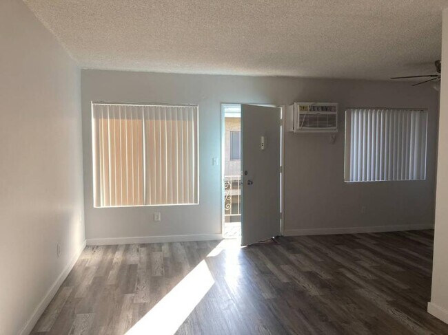 Building Photo - 1.0 bedroom in Los Angeles California 91343