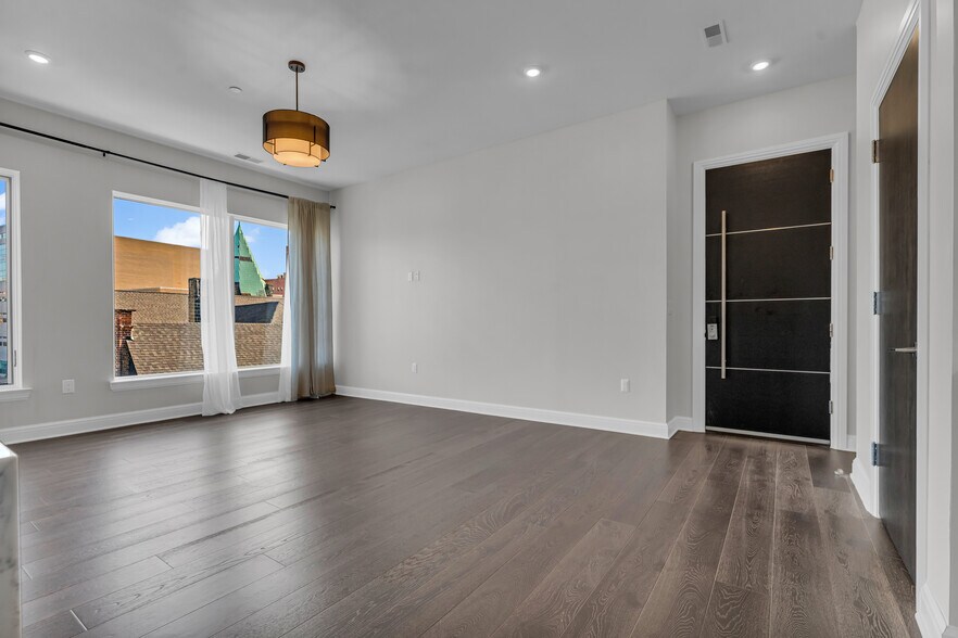 Building Photo - 438 Selden St