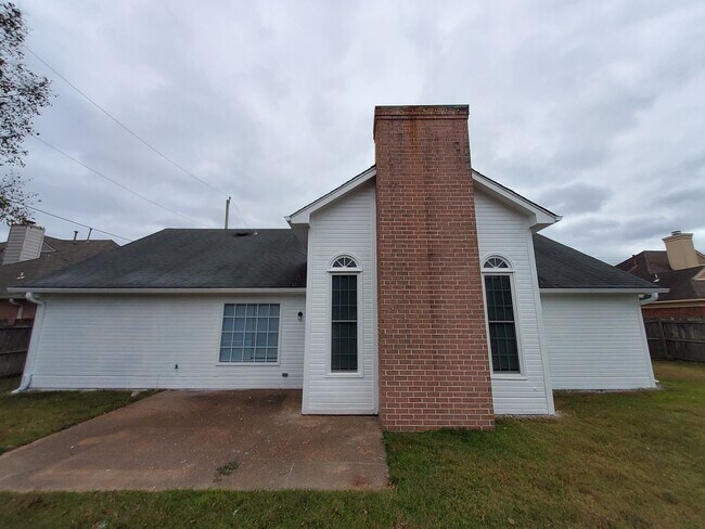 Building Photo - 647 S Sanga Rd
