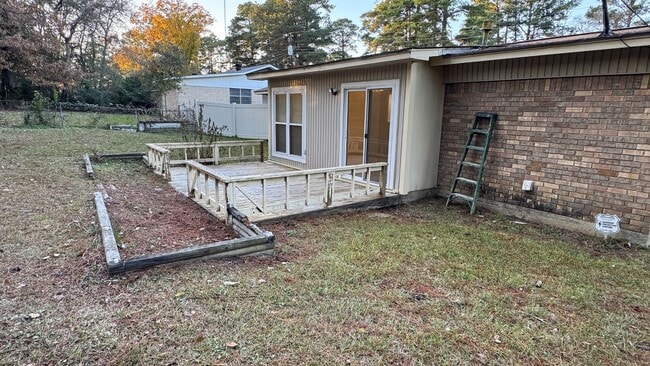 Building Photo - 112 Crestview Dr