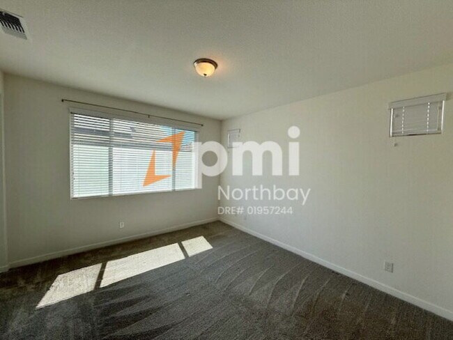 Building Photo - 707 Carnation Dr