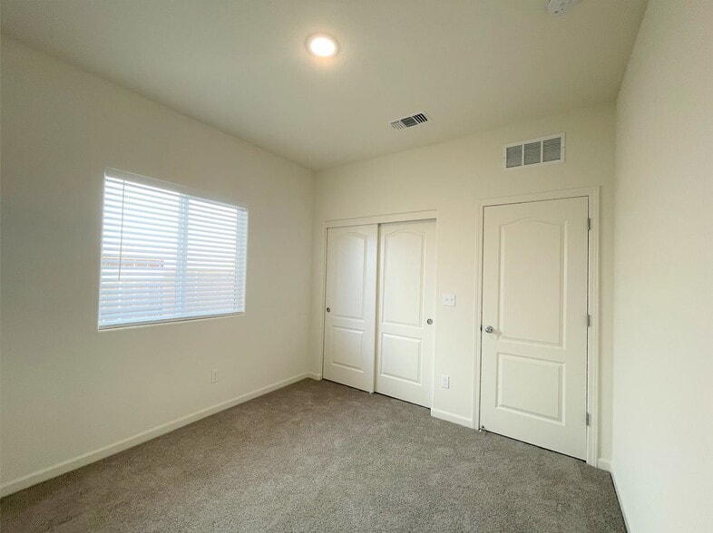 Building Photo - 4211 Candle Ct