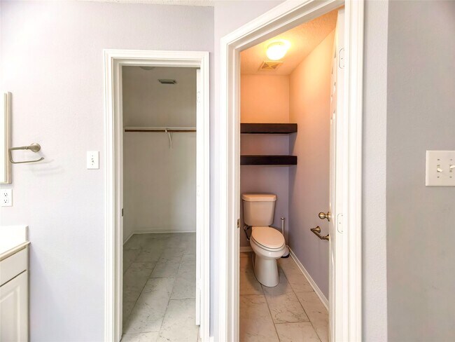 Building Photo - 15510 Fir Woods Ln