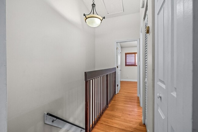 Building Photo - 2700 S Oakland Forest Dr