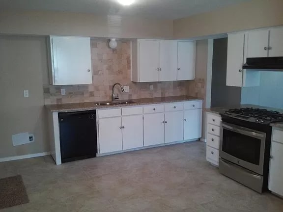 Building Photo - 410 Oleander St