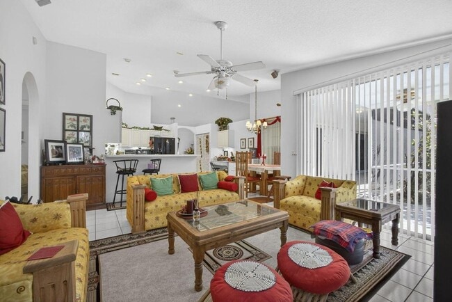 Building Photo - 1940 S Club Dr