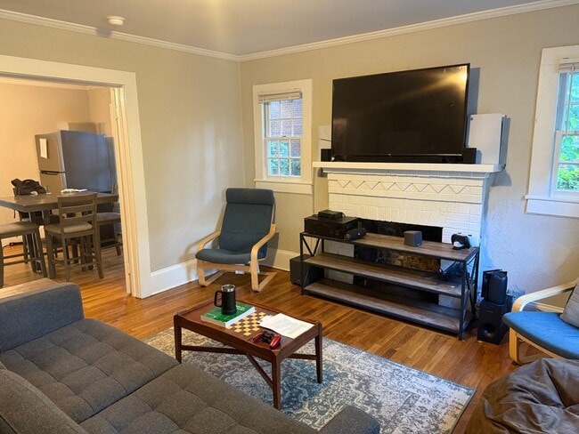 Building Photo - 116 Kenan St