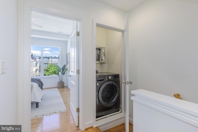 Building Photo - 4548 Longfellow St