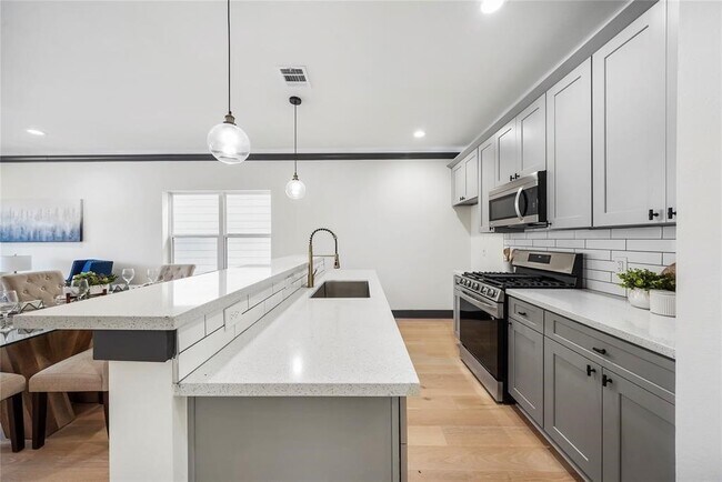 Building Photo - 5514 San Jose St