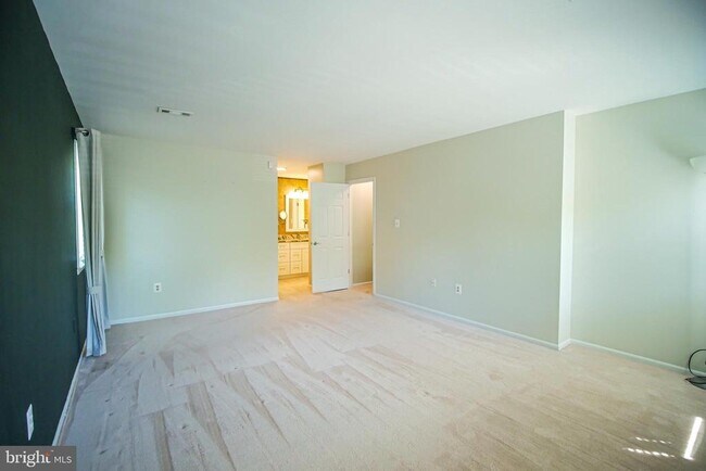 Building Photo - 13210 Nickleson Dr