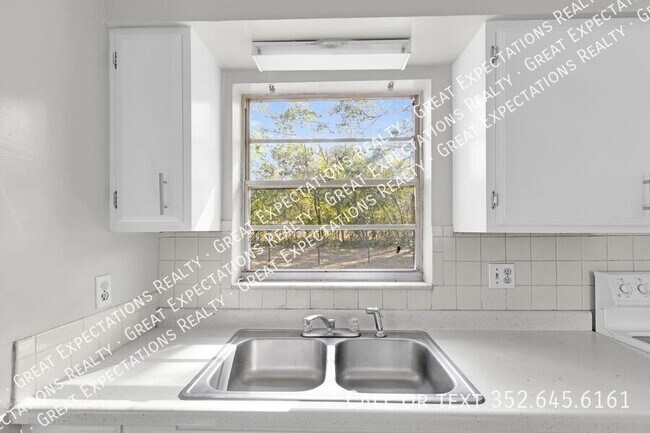 Building Photo - 1884 NE 77th St