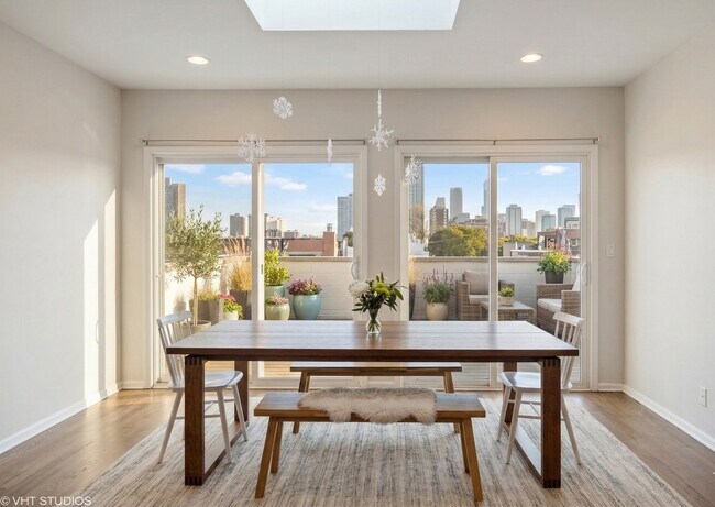 Building Photo - 1727 N Mohawk St