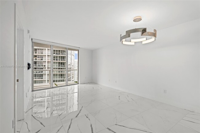 Building Photo - 475 Brickell Ave