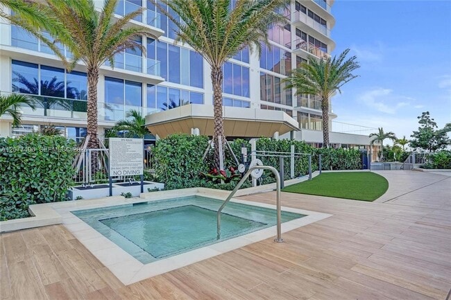 Building Photo - 153 N Seabreeze Blvd