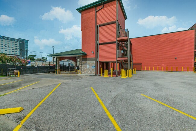 Building Photo - 1025 Swanson St