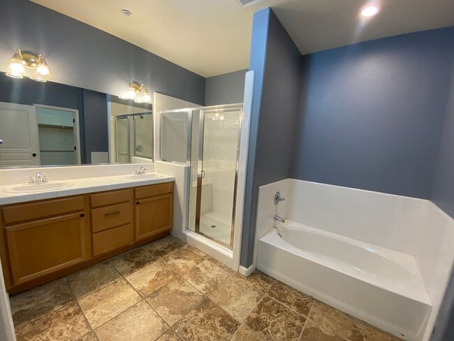 Building Photo - La Ventana Single Story Townhome