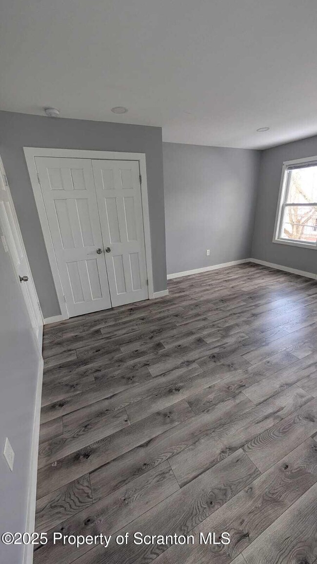 Building Photo - 124 Willow St