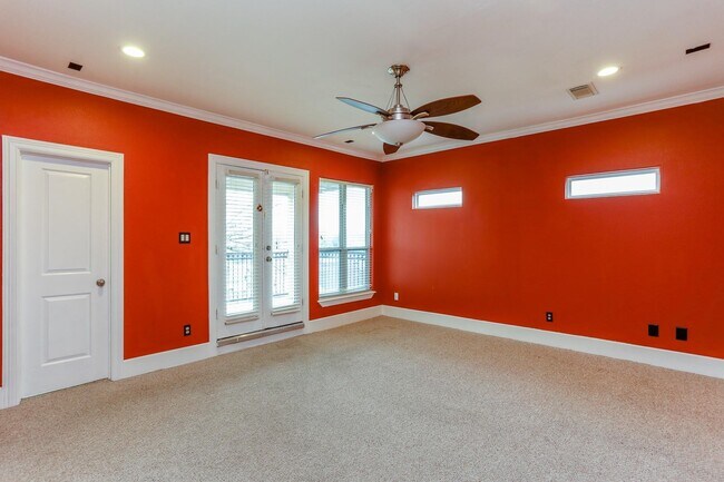 Building Photo - 306 Enid St