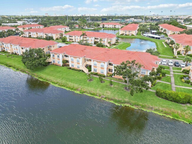 Building Photo - Beautiful furnished 2/2 unit becoming avai...