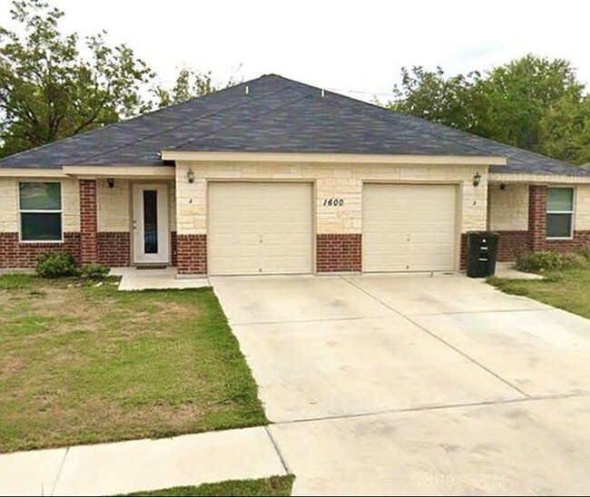 Primary Photo - 1600 Van Zanten Dr